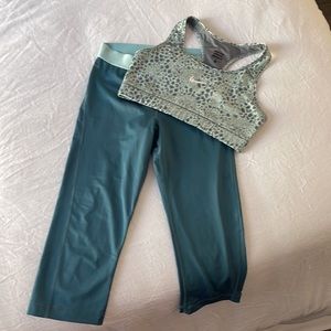 NIKE WOMENS PRO CAPRI AND BRA SET